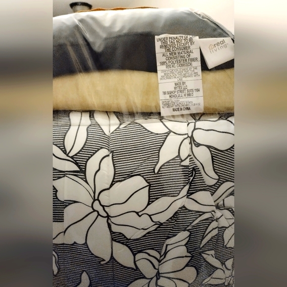 10PC KING SIZE REVERSIBLE BEDDING SET. - Picture 2 of 8